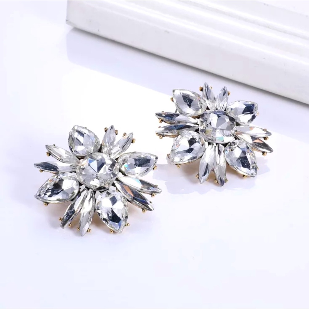 Silver flower rhinestone earrings
